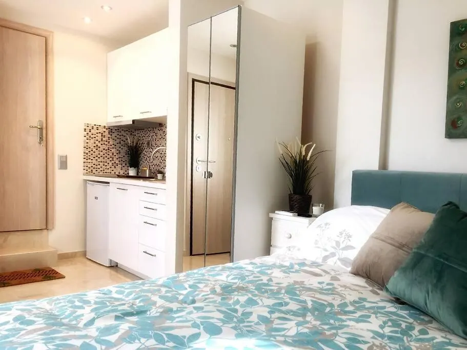 Emerald Mini Suite:Your Deluxe Studio In Kalamaria Thessaloniki Greece